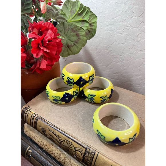 Pier 1 Imports Ceramic NAPKIN RINGS Set of 4 Yellow Blue Flowers 520/5207 - Picture 5 of 9